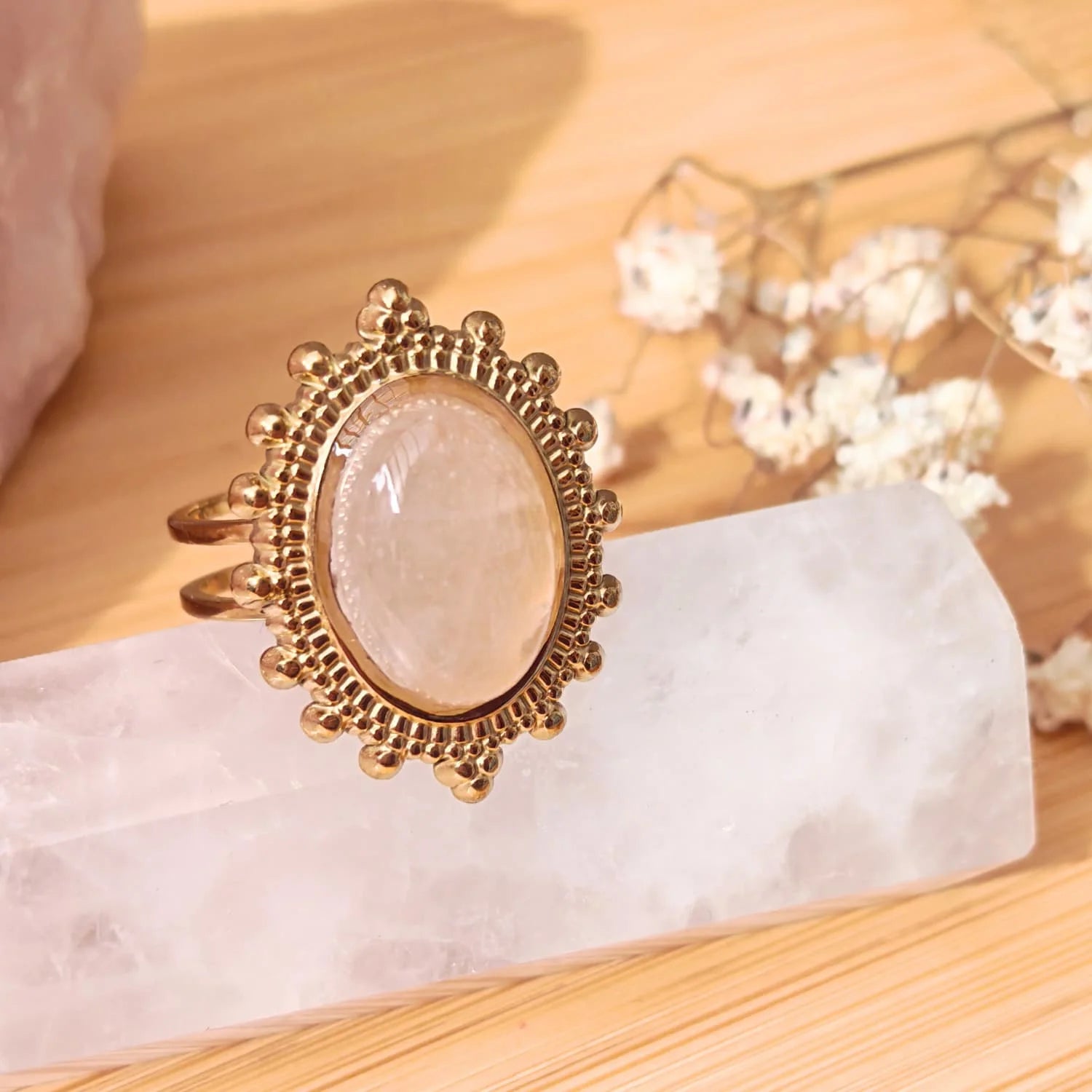 Anillo Cuarzo rosado baño de oro
