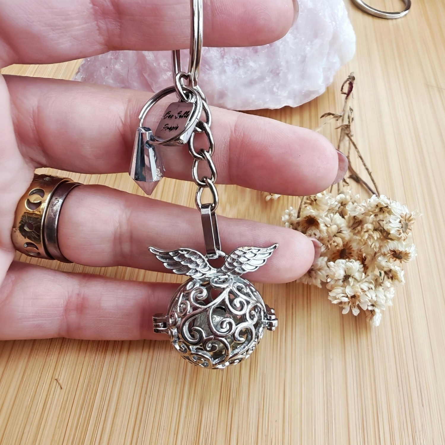 Llamador de Ángeles Alas Plateado – Luz, Fe y Conexión Espiritual | Mixtilo