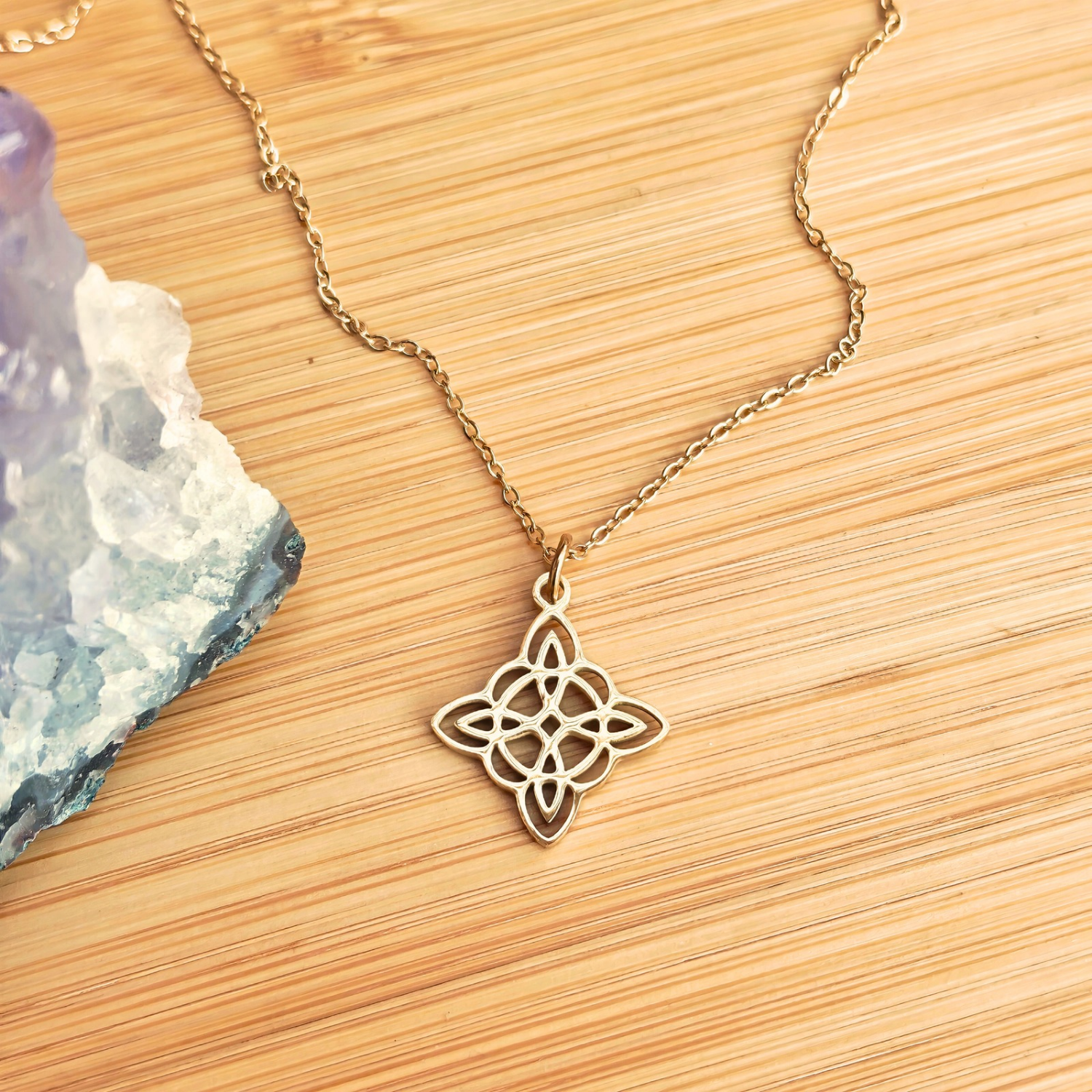 Collar Nudo de Brujas en Acero – Amuleto de Protección y Poder Personal | Mixtilo