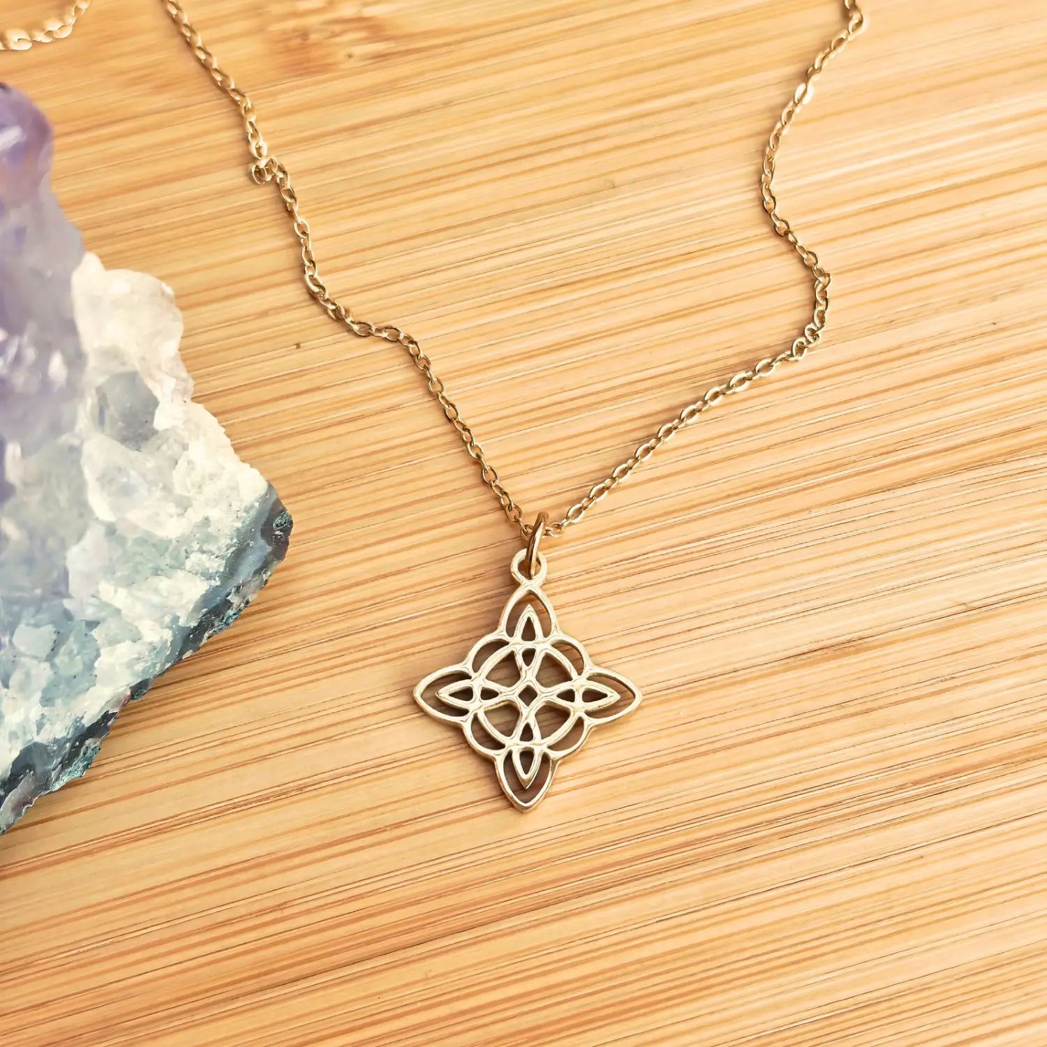 Collar Nudo de Brujas – Protección y Poder Personal