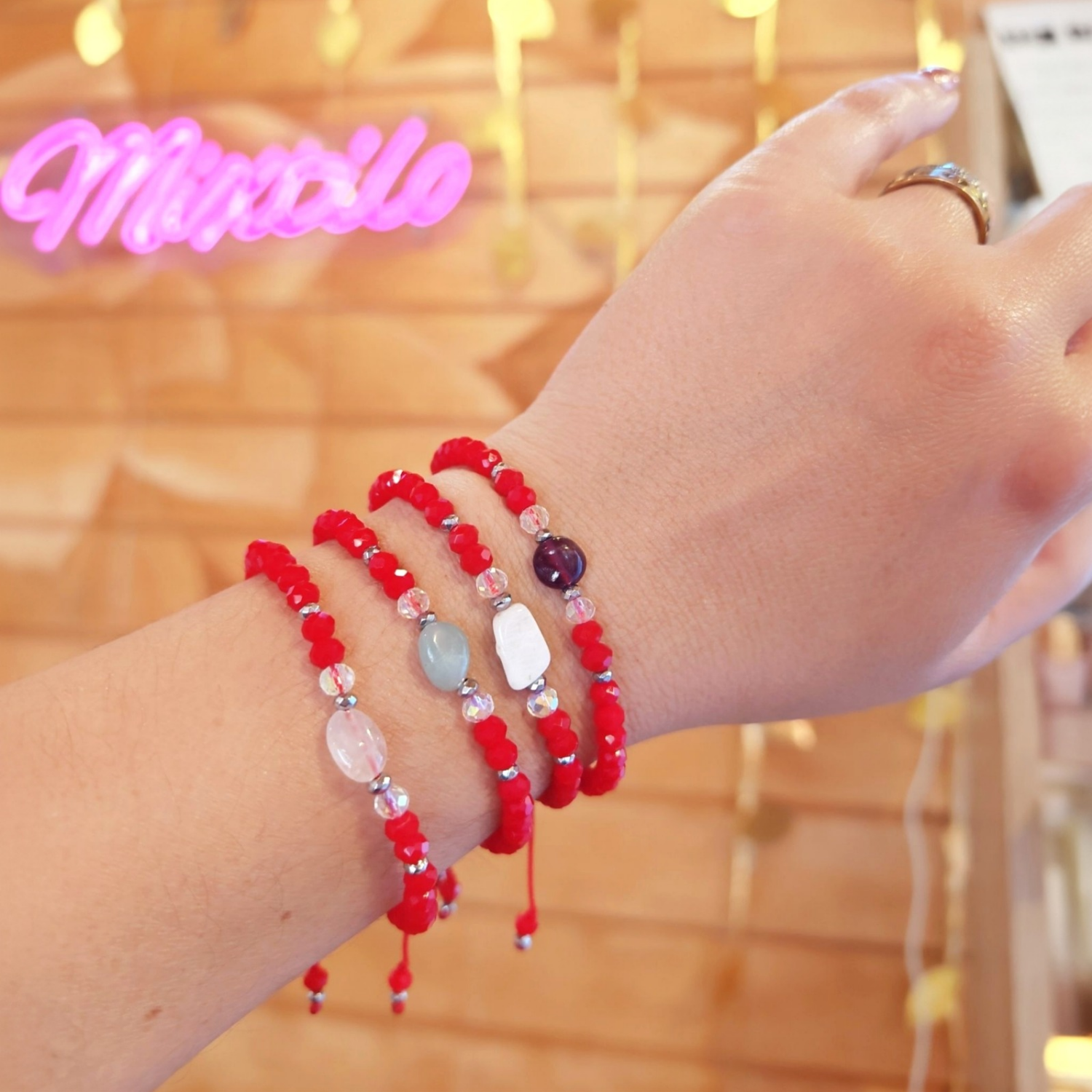 Pulsera Roja con Cuarzo Rosado – Amor, Paz y Energía Positiva | Mixtilo